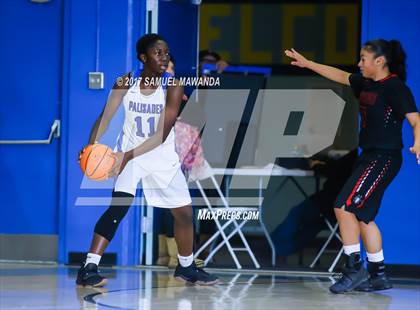 Thumbnail 2 in Palisades vs. Arleta (El Camino Real Holiday Tournament) photogallery.