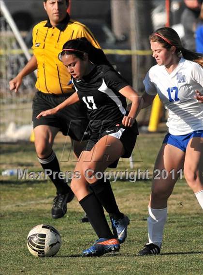 Thumbnail 2 in Stockdale vs Santa Margarita (Excalibur) photogallery.