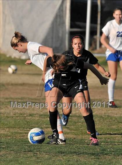 Thumbnail 3 in Stockdale vs Santa Margarita (Excalibur) photogallery.