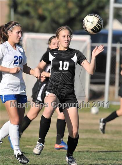 Thumbnail 2 in Stockdale vs Santa Margarita (Excalibur) photogallery.