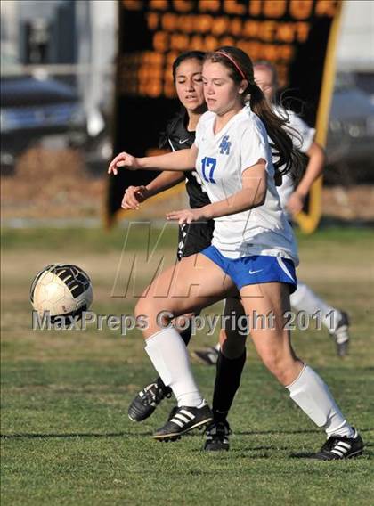 Thumbnail 3 in Stockdale vs Santa Margarita (Excalibur) photogallery.