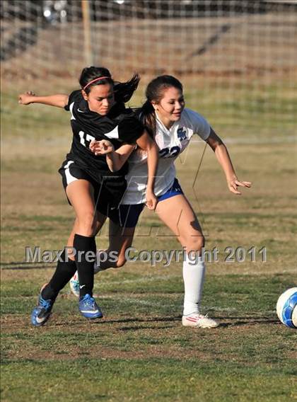 Thumbnail 3 in Stockdale vs Santa Margarita (Excalibur) photogallery.