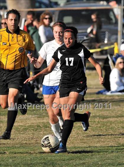 Thumbnail 2 in Stockdale vs Santa Margarita (Excalibur) photogallery.