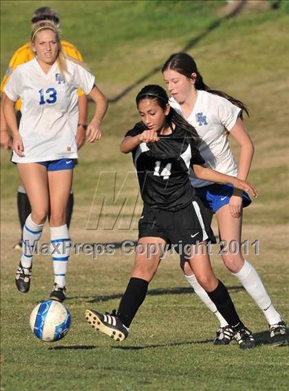 Thumbnail 3 in Stockdale vs Santa Margarita (Excalibur) photogallery.