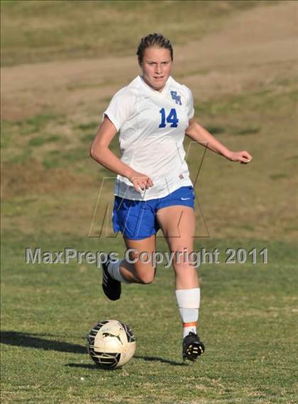 Thumbnail 3 in Stockdale vs Santa Margarita (Excalibur) photogallery.