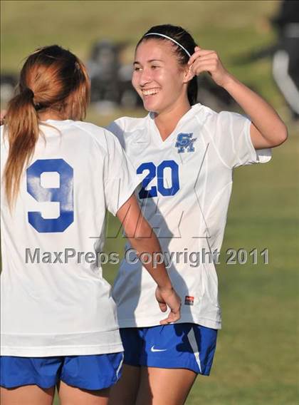 Thumbnail 3 in Stockdale vs Santa Margarita (Excalibur) photogallery.