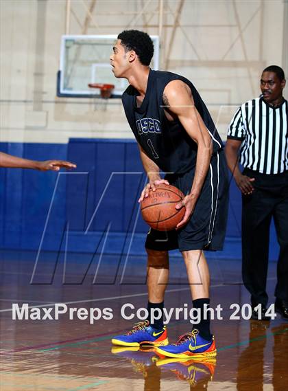 Thumbnail 1 in St. John Bosco vs. Compton (CIF SS Open Division Playoff) photogallery.