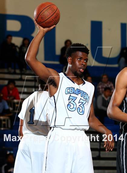 Thumbnail 2 in St. John Bosco vs. Compton (CIF SS Open Division Playoff) photogallery.