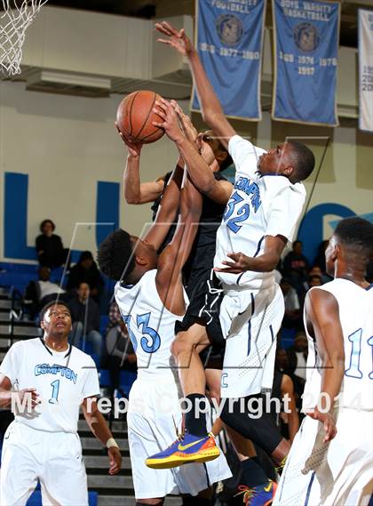 Thumbnail 3 in St. John Bosco vs. Compton (CIF SS Open Division Playoff) photogallery.
