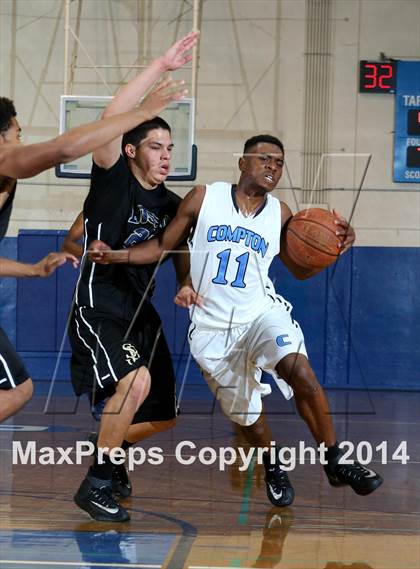 Thumbnail 3 in St. John Bosco vs. Compton (CIF SS Open Division Playoff) photogallery.