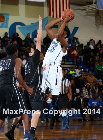 Thumbnail 2 in St. John Bosco vs. Compton (CIF SS Open Division Playoff) photogallery.
