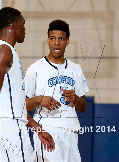 Thumbnail 2 in St. John Bosco vs. Compton (CIF SS Open Division Playoff) photogallery.