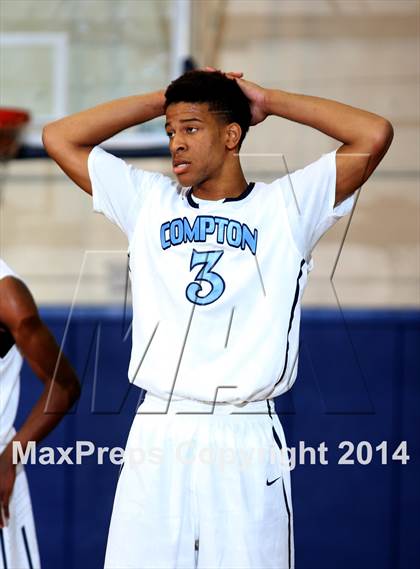 Thumbnail 1 in St. John Bosco vs. Compton (CIF SS Open Division Playoff) photogallery.