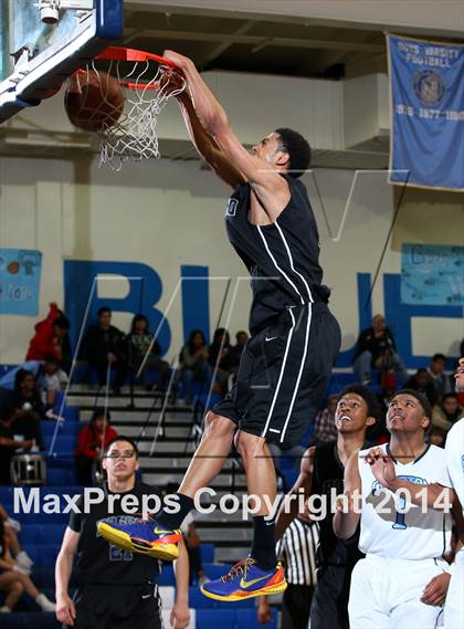 Thumbnail 1 in St. John Bosco vs. Compton (CIF SS Open Division Playoff) photogallery.