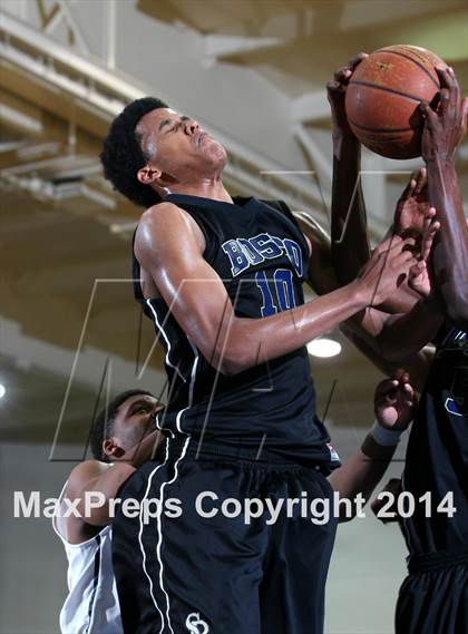 Thumbnail 2 in St. John Bosco vs. Compton (CIF SS Open Division Playoff) photogallery.