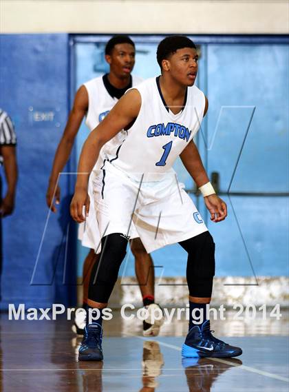 Thumbnail 3 in St. John Bosco vs. Compton (CIF SS Open Division Playoff) photogallery.