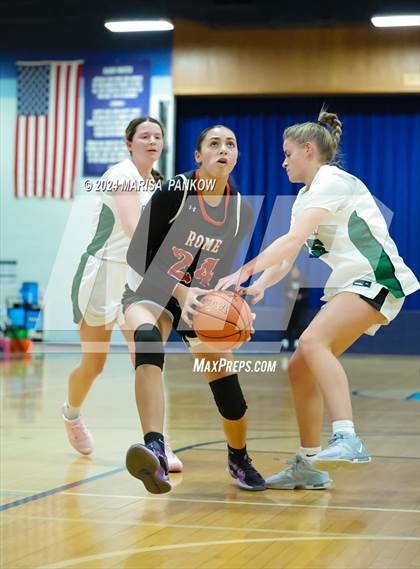 Thumbnail 3 in Rome Free Academy vs Fayetteville-Manlius photogallery.