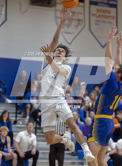 Thumbnail 3 in Paxton-Buckley-Loda vs. Bismarck-Henning/Rossville-Alvin (IHSA 2A Regional Final) photogallery.