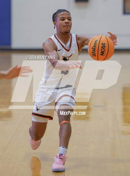 Thumbnail 2 in Kell vs. Crestwood Prep Canada (Lemon Street Classic) photogallery.