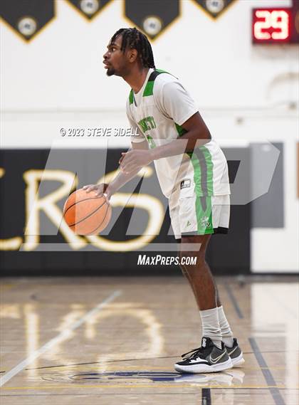 Thumbnail 2 in Lincoln vs. Otay Ranch (Buccaneers Thanksgiving Classic) photogallery.