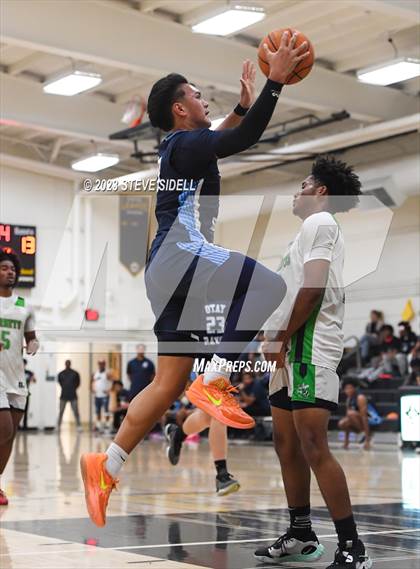 Thumbnail 3 in Lincoln vs. Otay Ranch (Buccaneers Thanksgiving Classic) photogallery.