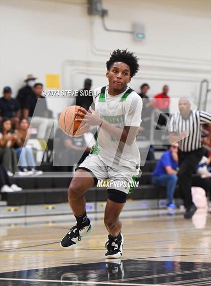 Thumbnail 3 in Lincoln vs. Otay Ranch (Buccaneers Thanksgiving Classic) photogallery.