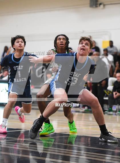 Thumbnail 3 in Lincoln vs. Otay Ranch (Buccaneers Thanksgiving Classic) photogallery.