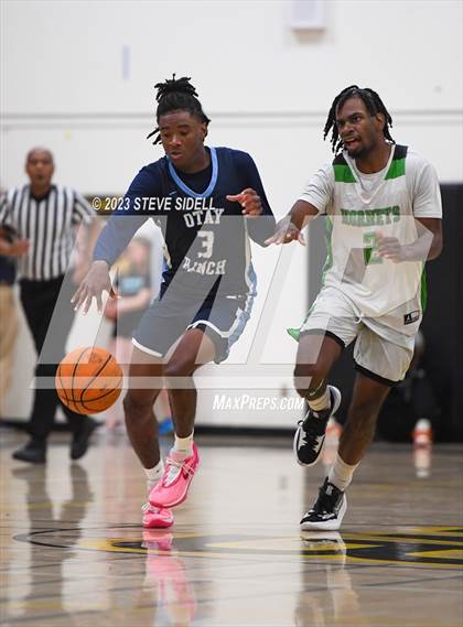 Thumbnail 3 in Lincoln vs. Otay Ranch (Buccaneers Thanksgiving Classic) photogallery.