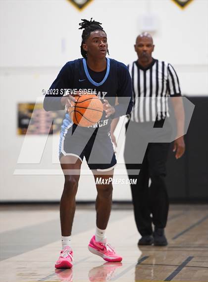Thumbnail 2 in Lincoln vs. Otay Ranch (Buccaneers Thanksgiving Classic) photogallery.
