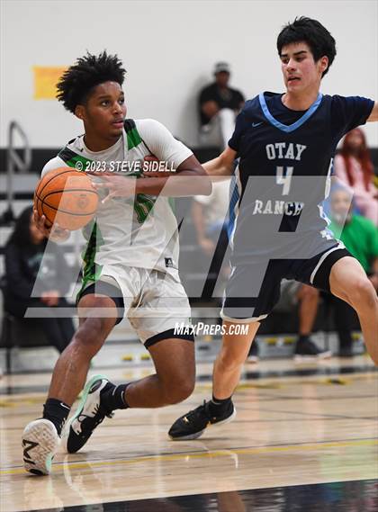 Thumbnail 2 in Lincoln vs. Otay Ranch (Buccaneers Thanksgiving Classic) photogallery.