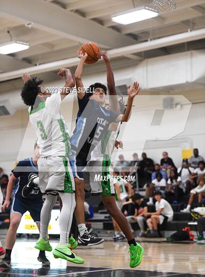 Thumbnail 1 in Lincoln vs. Otay Ranch (Buccaneers Thanksgiving Classic) photogallery.