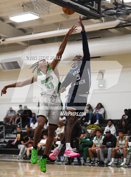 Thumbnail 3 in Lincoln vs. Otay Ranch (Buccaneers Thanksgiving Classic) photogallery.