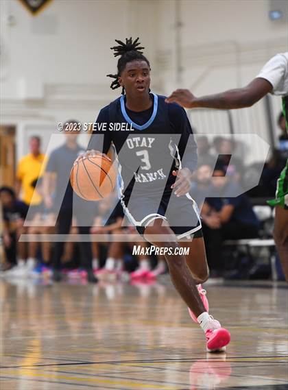 Thumbnail 2 in Lincoln vs. Otay Ranch (Buccaneers Thanksgiving Classic) photogallery.