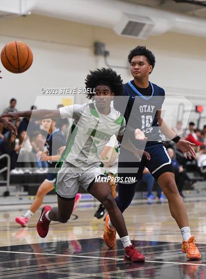 Thumbnail 3 in Lincoln vs. Otay Ranch (Buccaneers Thanksgiving Classic) photogallery.