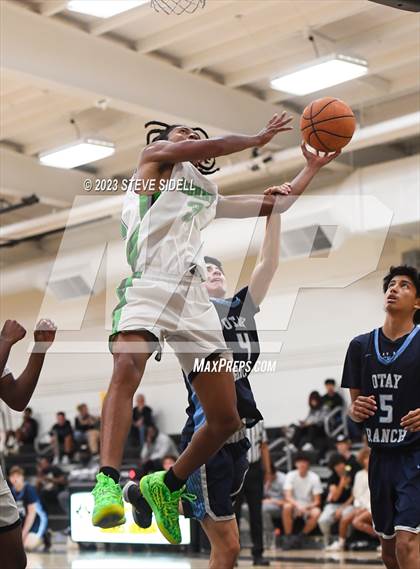 Thumbnail 3 in Lincoln vs. Otay Ranch (Buccaneers Thanksgiving Classic) photogallery.
