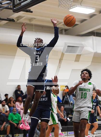 Thumbnail 2 in Lincoln vs. Otay Ranch (Buccaneers Thanksgiving Classic) photogallery.