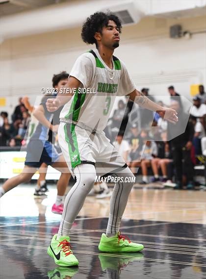 Thumbnail 2 in Lincoln vs. Otay Ranch (Buccaneers Thanksgiving Classic) photogallery.