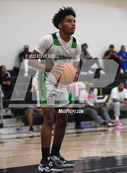 Thumbnail 2 in Lincoln vs. Otay Ranch (Buccaneers Thanksgiving Classic) photogallery.