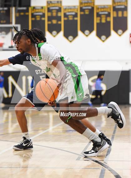 Thumbnail 1 in Lincoln vs. Otay Ranch (Buccaneers Thanksgiving Classic) photogallery.