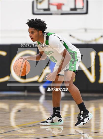Thumbnail 2 in Lincoln vs. Otay Ranch (Buccaneers Thanksgiving Classic) photogallery.