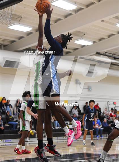 Thumbnail 2 in Lincoln vs. Otay Ranch (Buccaneers Thanksgiving Classic) photogallery.
