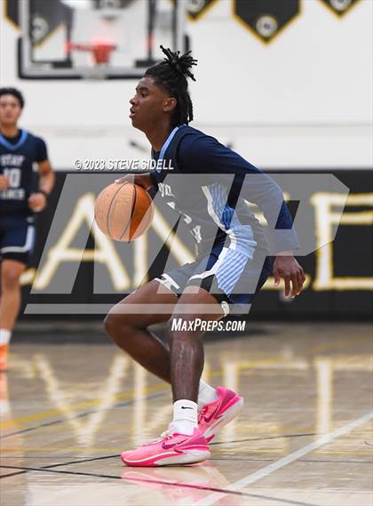 Thumbnail 1 in Lincoln vs. Otay Ranch (Buccaneers Thanksgiving Classic) photogallery.
