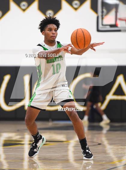 Thumbnail 3 in Lincoln vs. Otay Ranch (Buccaneers Thanksgiving Classic) photogallery.