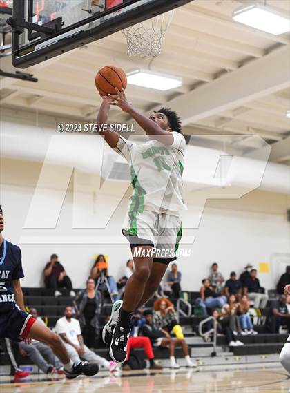 Thumbnail 3 in Lincoln vs. Otay Ranch (Buccaneers Thanksgiving Classic) photogallery.