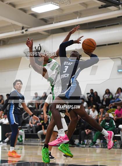 Thumbnail 3 in Lincoln vs. Otay Ranch (Buccaneers Thanksgiving Classic) photogallery.