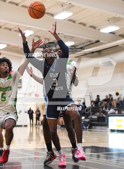 Thumbnail 2 in Lincoln vs. Otay Ranch (Buccaneers Thanksgiving Classic) photogallery.