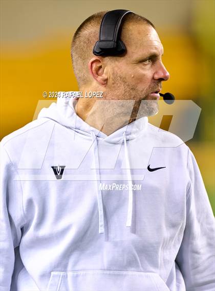 Thumbnail 2 in Vandegrift vs. Summer Creek (UIL 6A D2 Football Semifinal) photogallery.