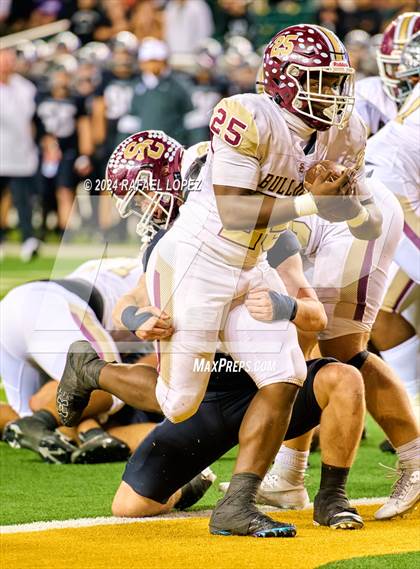 Thumbnail 2 in Vandegrift vs. Summer Creek (UIL 6A D2 Football Semifinal) photogallery.