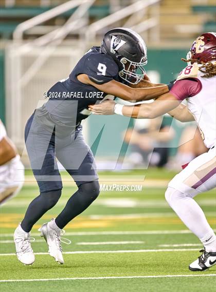 Thumbnail 2 in Vandegrift vs. Summer Creek (UIL 6A D2 Football Semifinal) photogallery.