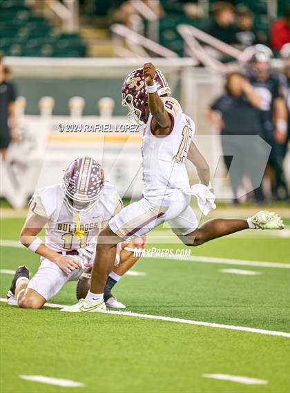 Thumbnail 2 in Vandegrift vs. Summer Creek (UIL 6A D2 Football Semifinal) photogallery.